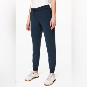 NEW Lululemon On the Fly Women's Navy Jogger Pants Size 4